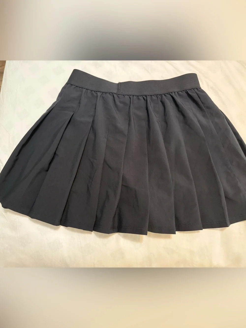 ALO Yoga lightweight pleated